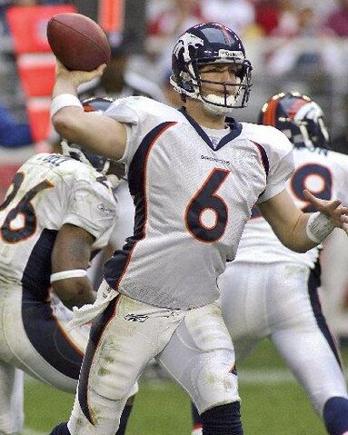 File:Broncos Cardinals Footb(2) t600.jpg