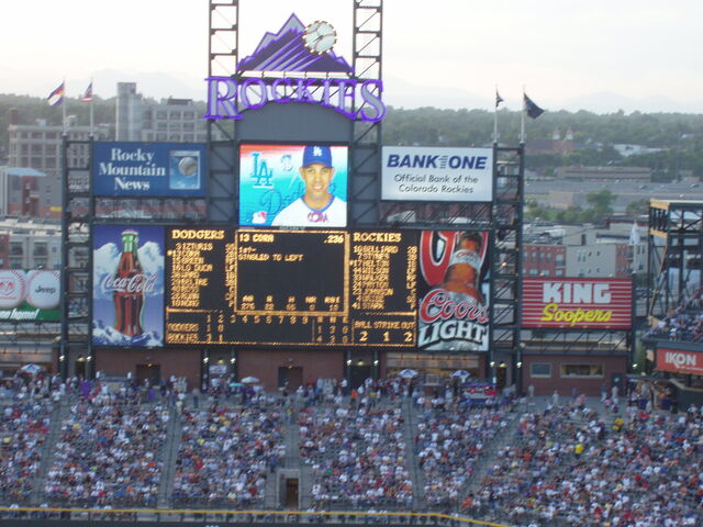 File:Coors Field-1195663126-842.jpg