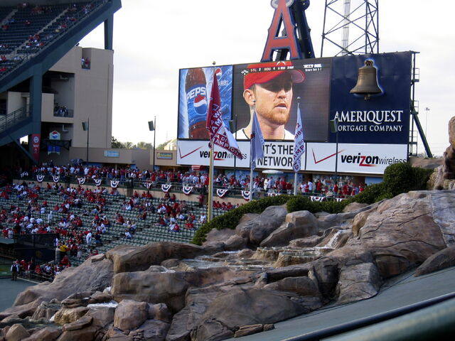 File:Angel Stadium-1195658114-330.jpg