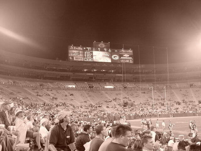 File:Lambeau Field-1195802323-656.jpg