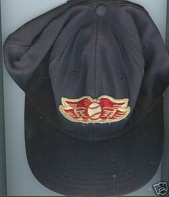 File:1235943199 Red wing hat.jpg