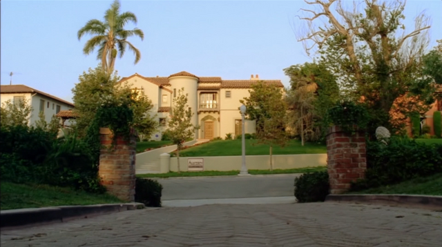 File:4x10 Queen B. (56).png