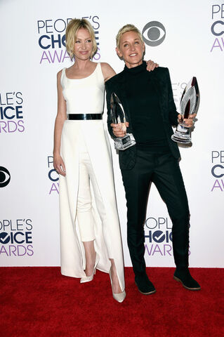 File:2016 PCAs - Portia and Ellen 1.jpg