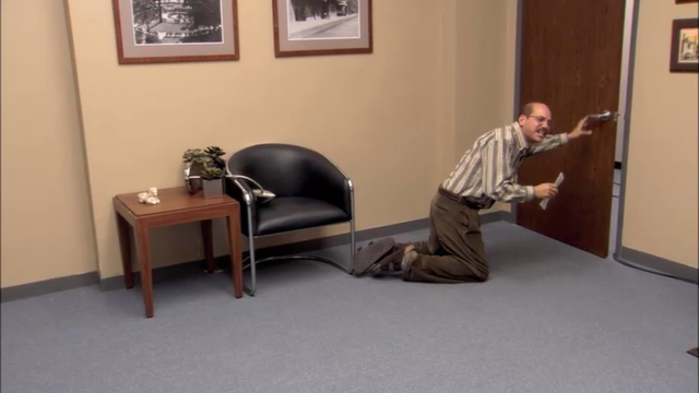 File:1x02 Top Banana (26).png