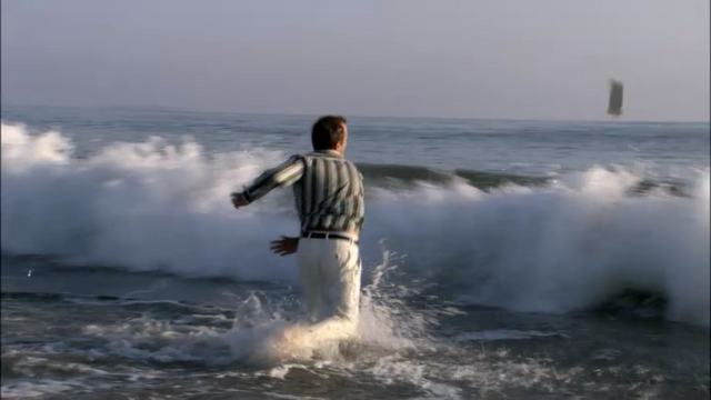 File:1x02 Top Banana (37).png