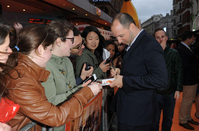 File:2013 Netflix Premiere London - Tony with Fans 02.jpg