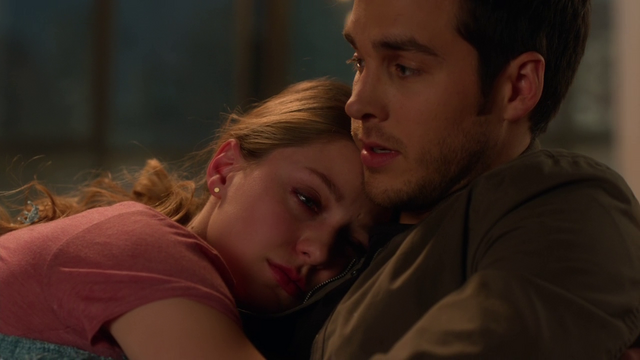 File:Mon-El comforting Kara.png