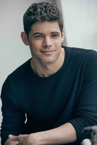 File:Jeremy Jordan.png