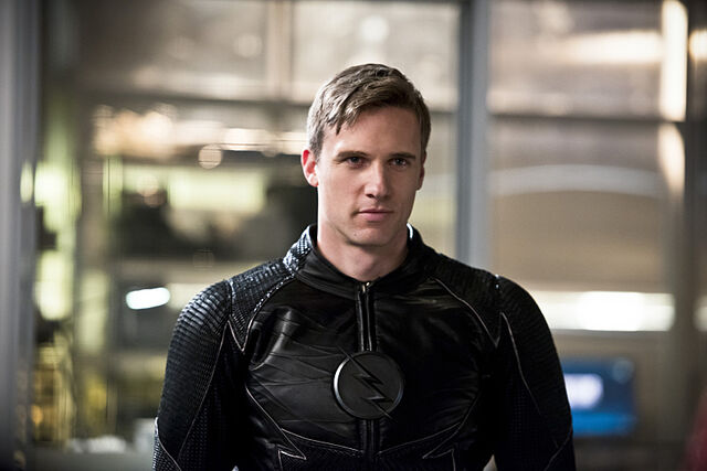 Файл:Hunter Zolomon Earth 2 Teddy Sears-1.jpg