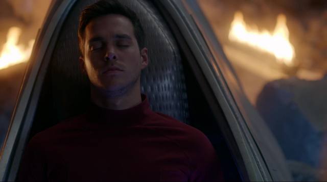 File:Mon-El in the pod.png