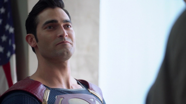 File:Clark meets his cousin's boyfriend Mon-El.png