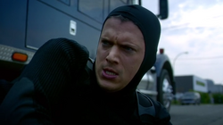 1x04 - Snart viendo a Barry.png