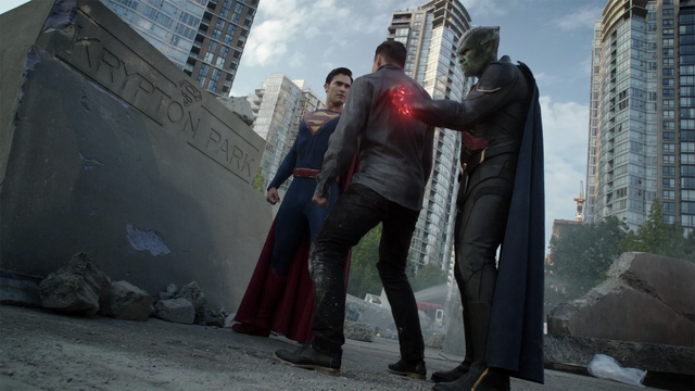 File:Superman and Martian Manhunter vs Gilcrist.png