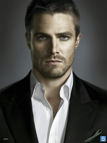 File:Oliver Queen front-on promo.png