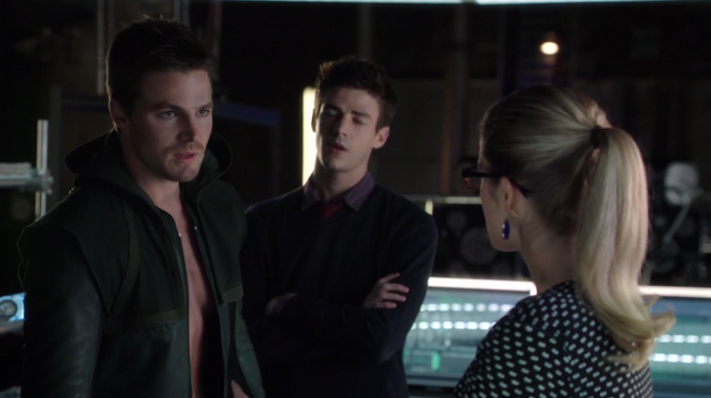 File:Oliver upset that Felicity has revealed his secret to Barry.png