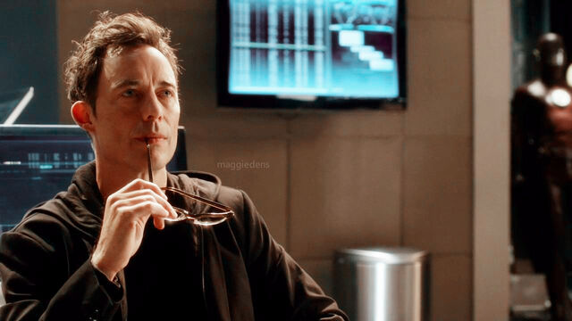 Файл:Harrison-in-The-Darkness-and-the-Light-eobard-thawne-dr-harrison-wells-39257135.jpg