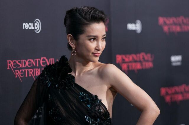 File:4551-li-bingbing-posed-on-the-red-carpet-at-0x665-2.jpg