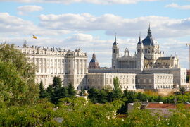 Palaciorealycatedraldelaalmudena.jpg