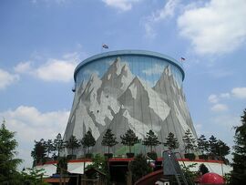 Koeltoren als klimwand in Wunderland Kalkar.jpg