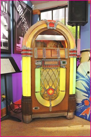 Archivo:Austin-And-Ally-Juke-Box.jpg