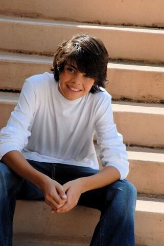 Archivo:Noah-noah-centineo-30566163-428-639.jpg