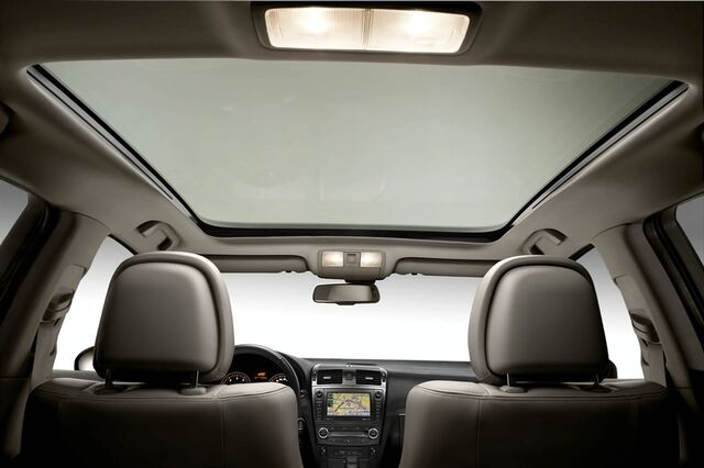 File:Toyota Avensis sunroof.jpg