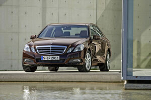 2010-mercedes-benz-e-class-sedan 1small