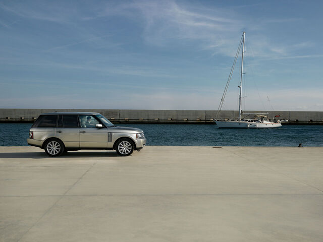 File:05-2010-range-rover-press.jpg
