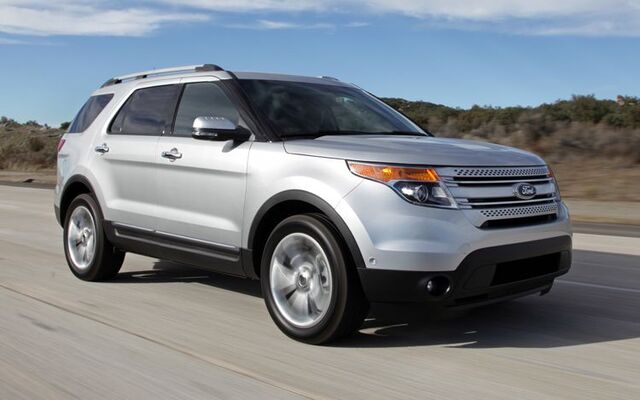 File:2011-ford-explorer-passenger-motion.jpg