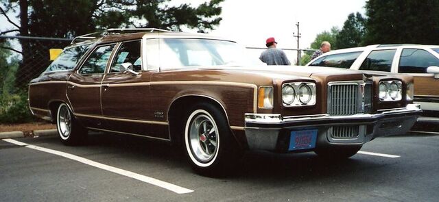 File:1972 Pontiac Grand Safari.jpg