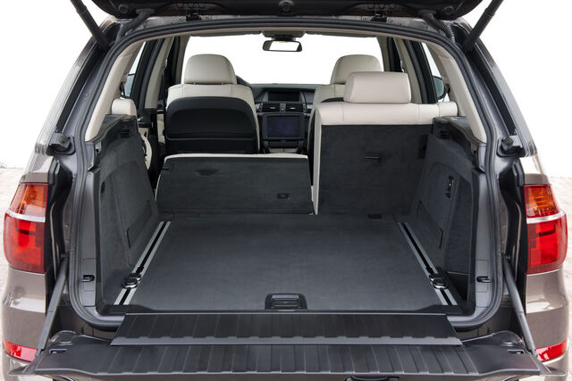 File:2011-BMW-X5-145.jpg