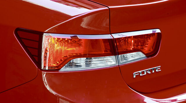 File:2010-Kia-Forte-Koup-3.jpg