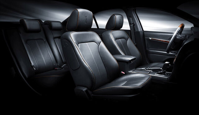 File:28 lincolnmkz2010.jpg