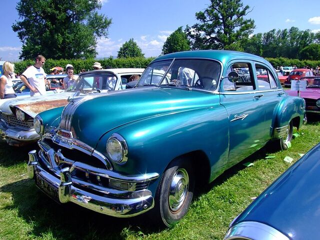 File:Pontiac Chieftain 1952.jpg