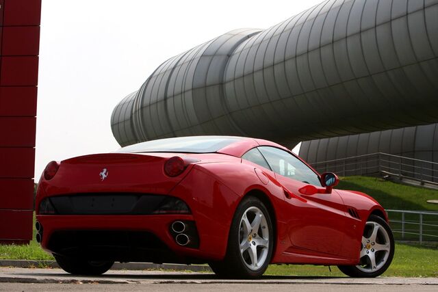 File:25 ferrari cali s.jpg