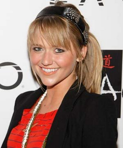 File:Johanna Braddy.png