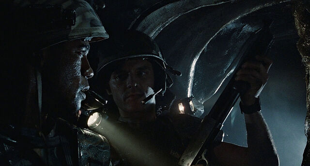 File:Hicks pumps his shotgun.jpg