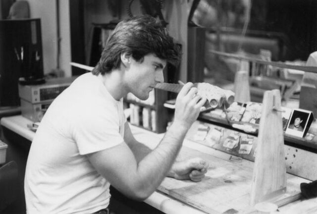 File:Alec and Facehugger Sculpt.jpg