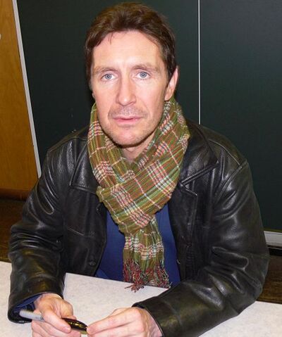 ファイル:Paul McGann.jpg