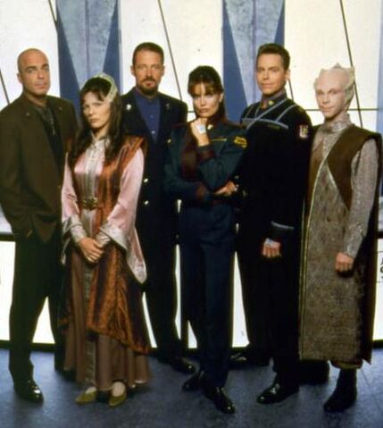 File:5seasonCast.jpg