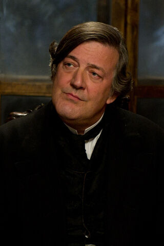 File:Mycroftholmesstephenfry.jpg