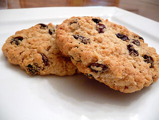 Chewy-oatmeal-raisin-cookies (1)