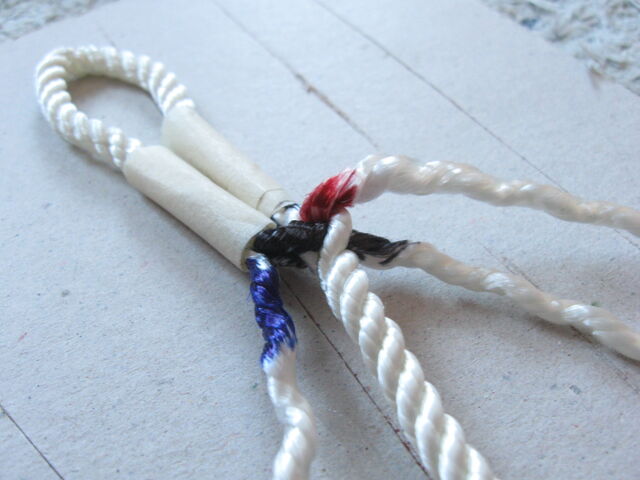 File:Making three-ply eye-splice - 14.jpg
