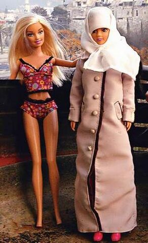 File:Barbie-vs-fulla.jpg