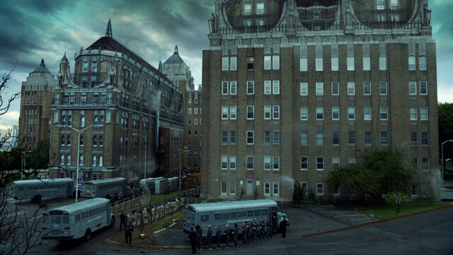 File:Gotham-Arkham-yard.jpg