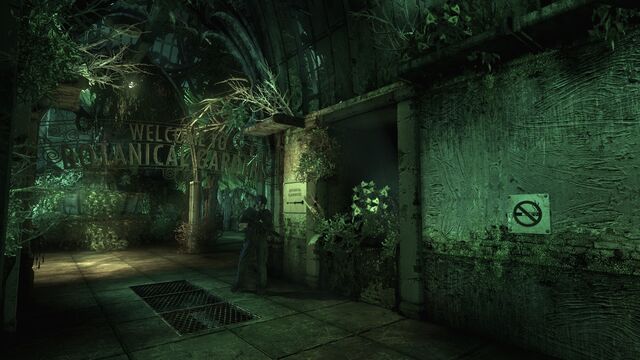 File:Arkham-Glasshouse Entrance1.jpg