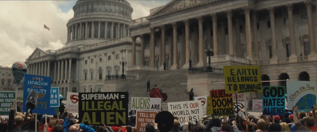 File:Batman v Superman 02.png
