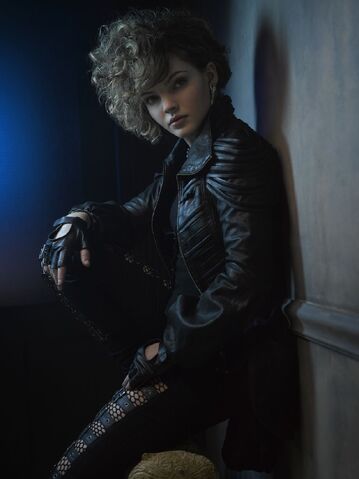File:SelinaKyle Season2.jpg