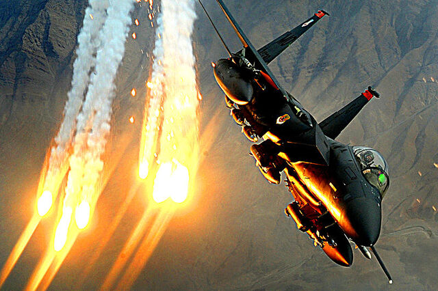 File:F-15E flares.jpg