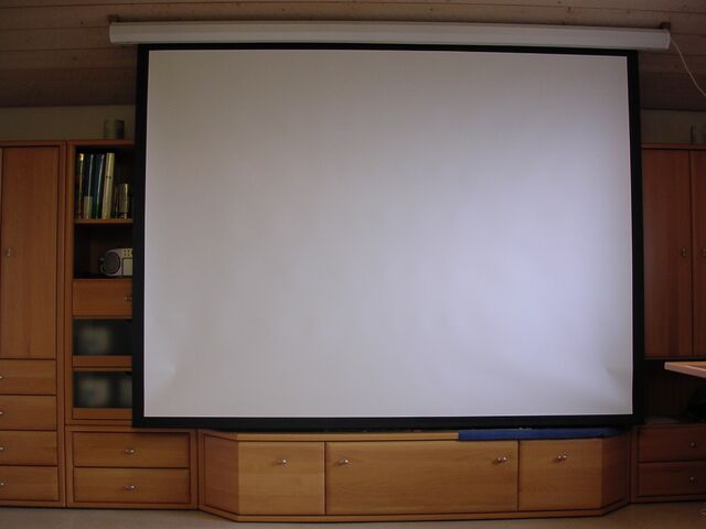 Datei:Heruntergefahrene Cinescreen V4.jpg